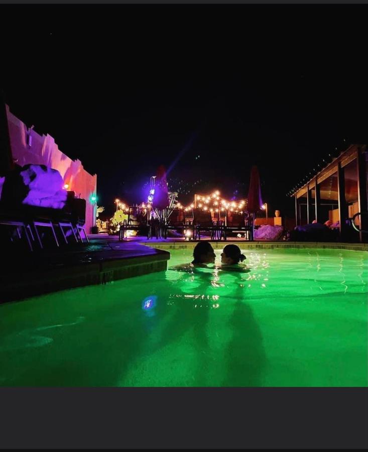 Отель Mi Kasa Hot Springs 420,Adults Only, Clothing Optional Дезерт-Хот-Спрингс Экстерьер фото